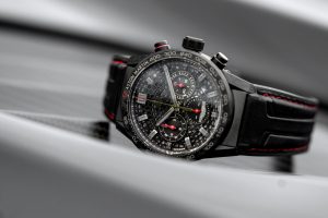 Die Uhr zur Aston Martin DBS Superleggera TAG-Heuer-Edition besitzt ein Heuer 02-Werk.