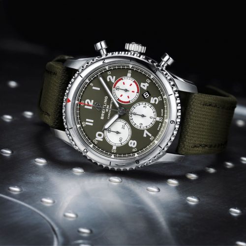 Die Breitling Aviator 8 43 Curtiss »Warhawk« mit dem B01-Chronographenwerk. Die Breitling Aviator 8 43 Curtiss »Warhawk« mit dem B01-Chronographenwerk.