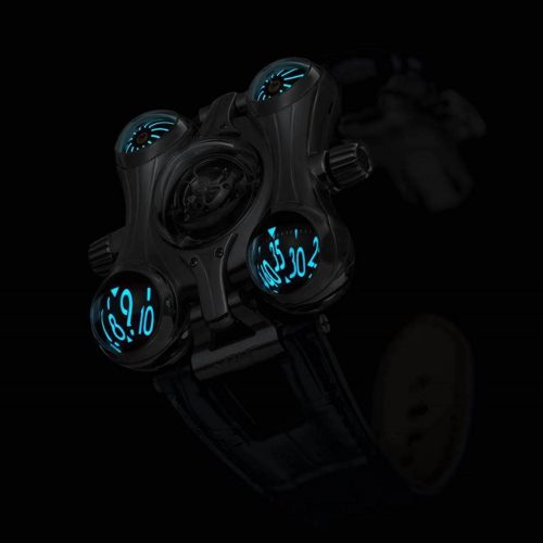 Auch bei Nacht schimmern die Triebwerk der HM No 6 von MB&F. Auch bei Nacht schimmern die Triebwerk der HM No 6 von MB&F.