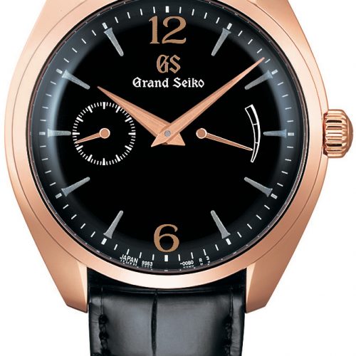 Das schwarze Zifferblatt verwendet den gleichen Lack, der allerdings mit Eisen vermischt wird, um ihm eine besondere tiefschwarze Färbung zu geben. Das schwarze Zifferblatt verwendet den gleichen Lack, der allerdings mit Eisen vermischt wird, um ihm eine besondere tiefschwarze Färbung zu geben.