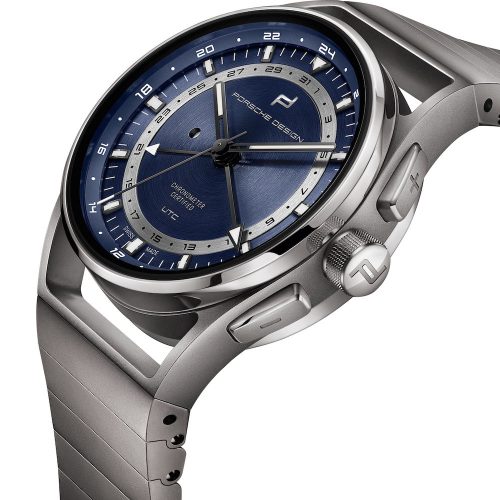 Die 1919 Globetimer UTC von Porsche Design ist auch an einem Titanband erhältlich, dessen Faltschließe eine Feineinstellung besitzt. Die 1919 Globetimer UTC von Porsche Design ist auch an einem Titanband erhältlich, dessen Faltschließe eine Feineinstellung besitzt.