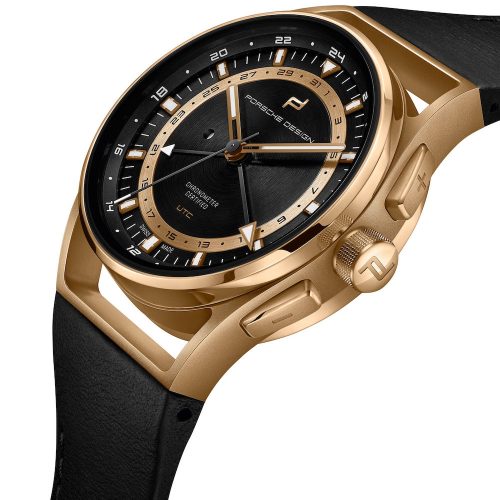 Der 1919 Globetimer UTC von Porsche Design im 18K Goldgehäuse besitzt eine Faltschließe aus Titan mit goldenem Dorn und Bügel. Der 1919 Globetimer UTC von Porsche Design im 18K Goldgehäuse besitzt eine Faltschließe aus Titan mit goldenem Dorn und Bügel.