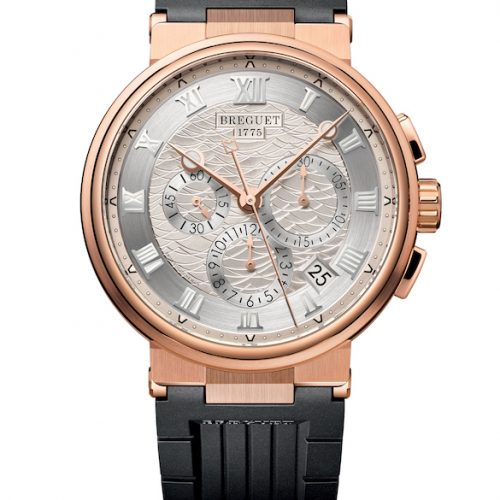 Der Breguet Marine Chronograph 5527 in 18K Roségold mit Kautschukband. Der Breguet Marine Chronograph 5527 in 18K Roségold mit Kautschukband.