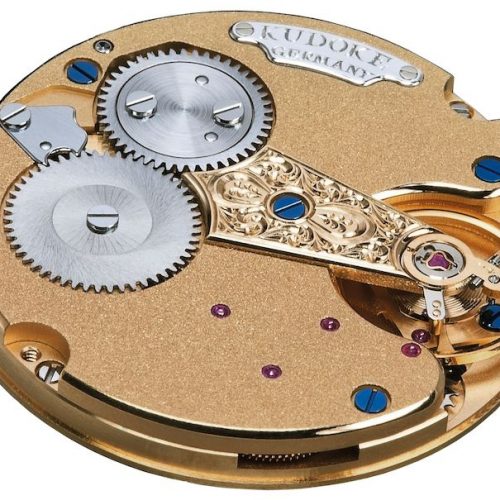 Das Kaliber 1 von Stefan Kudoke besticht durch seine aufwendige Finissage der einzelnen Uhrwerkskomponenten von Hand. Das Kaliber 1 von Stefan Kudoke besticht durch seine aufwendige Finissage der einzelnen Uhrwerkskomponenten von Hand.