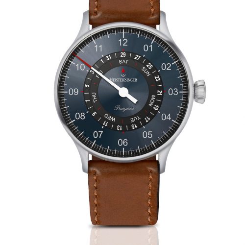 Die Pangaea Day Date von Meistersinger mit stahlblauem Zifferblatt und mattschwarzem Datumsring. Die Pangaea Day Date von Meistersinger mit stahlblauem Zifferblatt und mattschwarzem Datumsring.