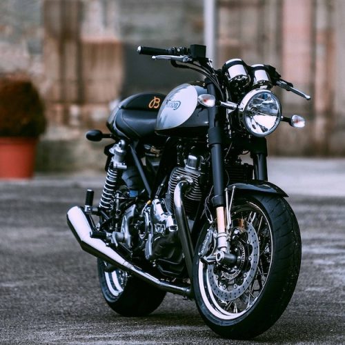 Die Norton Commando 961 Cafe Racer MKII Breitling ist auf 77 Exemplare limitiert. Die Norton Commando 961 Cafe Racer MKII Breitling ist auf 77 Exemplare limitiert.