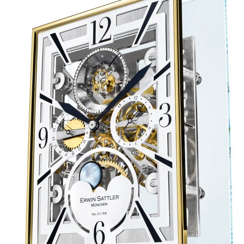 Das skelettierte Zifferblatt, nur durch Glas geschützt, gewährt einen freien Einblick in sein Innerstes. Das skelettierte Zifferblatt, nur durch Glas geschützt, gewährt einen freien Einblick in sein Innerstes.