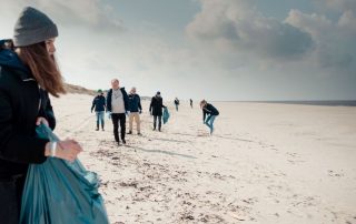Strandreinigung mit Breitling und der Surfrider Foundation auf Sylt.
