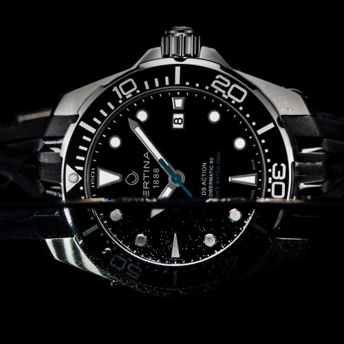 Die DS Action Diver von Certina ist wasserdicht bis 30 Bar, das entspricht dem Druck in 300 Meter Tiefe. Die DS Action Diver von Certina ist wasserdicht bis 30 Bar, das entspricht dem Druck in 300 Meter Tiefe.