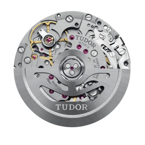 Der Tudor-Manufakturchronograph MT5813 basiert auf dem Breitling B01. Der Tudor-Manufakturchronograph MT5813 basiert auf dem Breitling B01.