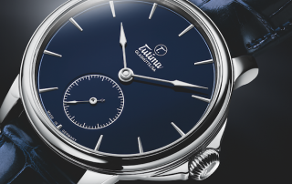 Die Patria Admiral Blue von Tutima mit Edelstahlgehäuse und blau lackiertem Zifferblatt.