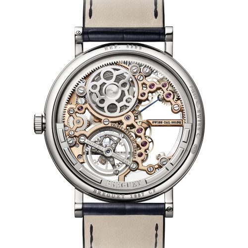 Das automatische Manufakturwerk Kaliber 581SQ besteht aus 325 Komponenten und bietet eine Gangautonomie von 80 Stunden. Das automatische Manufakturwerk Kaliber 581SQ besteht aus 325 Komponenten und bietet eine Gangautonomie von 80 Stunden.