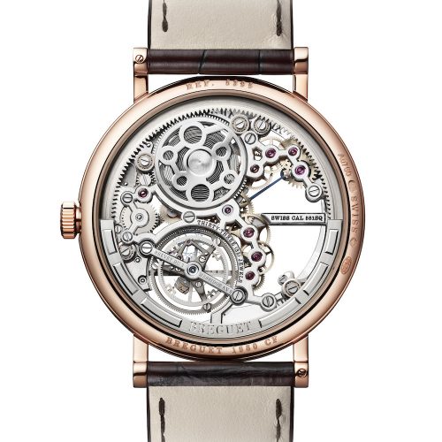 Der Saphirglasboden gibt den Blick auf das automatische Manufakturwerk Kaliber 581SQ frei. Der Saphirglasboden gibt den Blick auf das automatische Manufakturwerk Kaliber 581SQ frei.