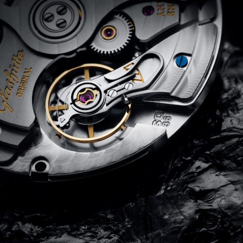 Die Schwanenhalsfeinregulierung des Kaliber 36-13 von Glashütte Original. Die Schwanenhalsfeinregulierung des Kaliber 36-13 von Glashütte Original.