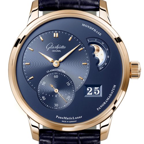 Die Panomatic Lunar von Glashütte Original mit blauem Zifferblatt im Rotgoldgehäuse. Die Panomatic Lunar von Glashütte Original mit blauem Zifferblatt im Rotgoldgehäuse.