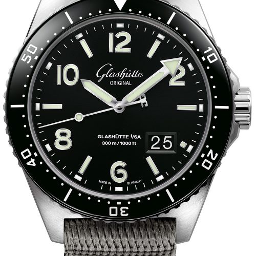 Die SeaQ Panoramadatum von Glashütte Original mit schwarzem Blatt und Synthetikband. Die SeaQ Panoramadatum von Glashütte Original mit schwarzem Blatt und Synthetikband.