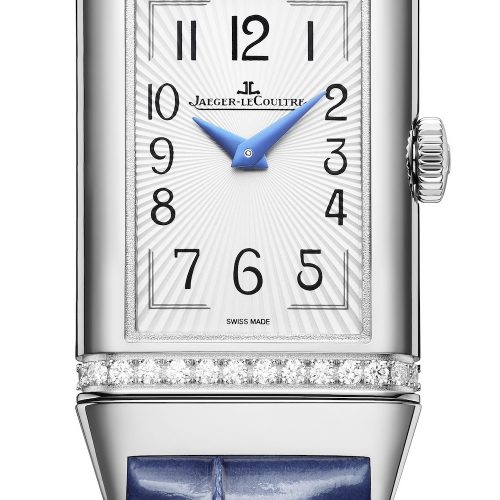 Die Frontseite der Reverso One in Edelstahl von Jaeger-LeCoultre mit gebläuten Zeigern am blauen Alligatorband. Die Frontseite der Reverso One in Edelstahl von Jaeger-LeCoultre mit gebläuten Zeigern am blauen Alligatorband.
