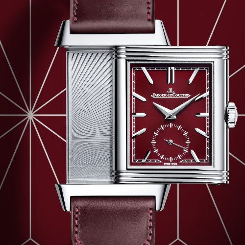 Die Unterseite der Reverso Tribute Small Seconds von Jaeger-LeCoultre mit mattem Fagliano-Band ist graviert. Die Unterseite der Reverso Tribute Small Seconds von Jaeger-LeCoultre mit mattem Fagliano-Band ist graviert.