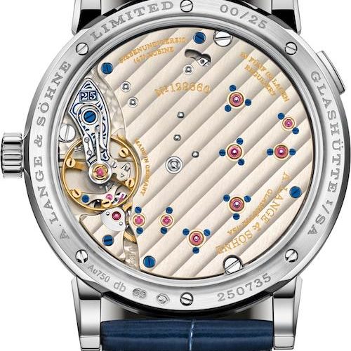 Das Handaufzugskaliber L121.3 mit seinem Doppelfederhaus bietet 72 Stunden Gangautonomie nach Vollaufzug und ist mit 21.600 Halbschwingungen je Stunde getaktet. Das Handaufzugskaliber L121.3 mit seinem Doppelfederhaus bietet 72 Stunden Gangautonomie nach Vollaufzug und ist mit 21.600 Halbschwingungen je Stunde getaktet.