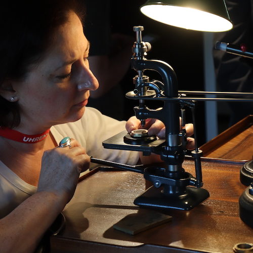 Die Gäste dürfen ihr Geschick erkunden und selbst perlieren. Die Gäste dürfen ihr Geschick erkunden und selbst perlieren.