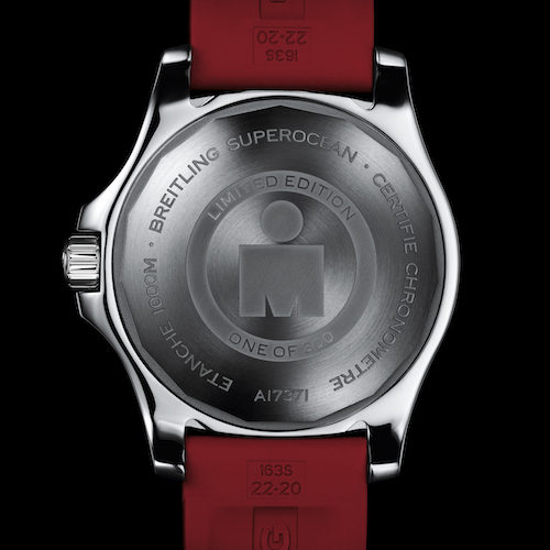 Die Superocean Automatic 44 Ironman Limited Edition ist bis 100 Bar wasserdicht und ihr Boden mit dem Ironman-Logo graviert. Die Superocean Automatic 44 Ironman Limited Edition ist bis 100 Bar wasserdicht und ihr Boden mit dem Ironman-Logo graviert.