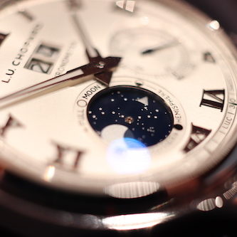 Detail der Mondphasenanzeige der Lunar One Big Date von Chopard. Detail der Mondphasenanzeige der Lunar One Big Date von Chopard.