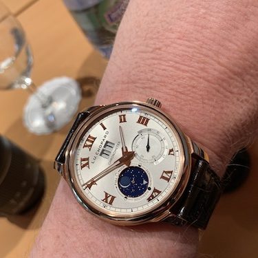 Die Lunar One Big Date von Chopard dürfen wir auch an den Arm legen.. Die Lunar One Big Date von Chopard dürfen wir auch an den Arm legen..