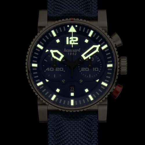 Die Primus Nautic Pilot Bronze von Hanhart ist kräftig mit Leuchtfarbe versehen. Die Primus Nautic Pilot Bronze von Hanhart ist kräftig mit Leuchtfarbe versehen.