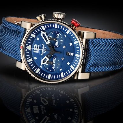 Das blaue Textilband ist der Hanhart ist innen mit Leder ausgekleidet. Das blaue Textilband ist der Hanhart ist innen mit Leder ausgekleidet.