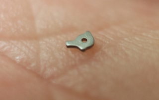 Jaeger-LeCoultre besitzt eine hohe Fertigungstiefe, hier eine Komponente aus der Kleinteilefertigung.