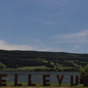 Das Mittagessen fand im Bellevue direkt am Lac-de-Joux statt. Das Mittagessen fand im Bellevue direkt am Lac-de-Joux statt.