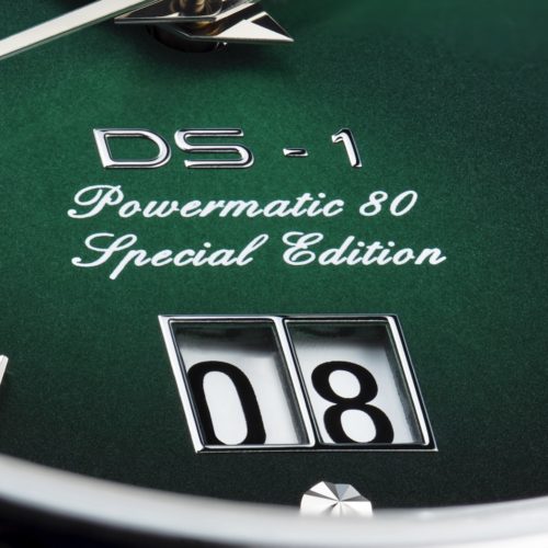 Das Großdatum der DS-1 Big Date Powermatic 80 von Certina ist mit einem kleinen Steg unterteilt. Das Großdatum der DS-1 Big Date Powermatic 80 von Certina ist mit einem kleinen Steg unterteilt.