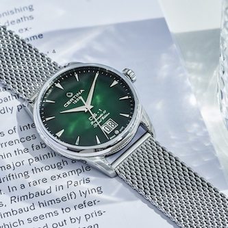 Die DS-1 Big Date Powermatic 80 von Certina wird an einem Milanaisearmband geliefert. Die DS-1 Big Date Powermatic 80 von Certina wird an einem Milanaisearmband geliefert.