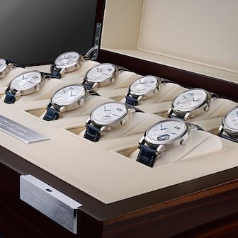 Alle Sondermodelle der Jubiläumskollektion der Lange 1 sind auch im Set erhältlich. Alle Sondermodelle der Jubiläumskollektion der Lange 1 sind auch im Set erhältlich.