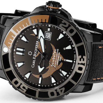 Die Silhouette zweier Mantarochen befindet sich auf dem schwarzen Zifferblatt der Patravi ScubaTec Black Manta Special Edition. Die Silhouette weir Mantarochen befindet sich auf dem schwarzen Zifferblatt der Patravi ScubaTec Black Manta Special Edition.