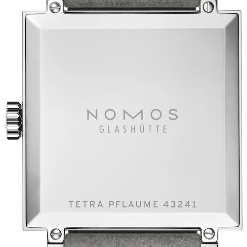 Das quadratische Edelstahlgehäuse ist vierfach verschraubt und wasserdicht bis drei Bar. Das quadratische Edelstahlgehäuse ist vierfach verschraubt und wasserdicht bis drei Bar.