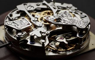 Das Originalkaliber Heuer 11 von 1969 in einer handgravierten Jubiläumsversion.