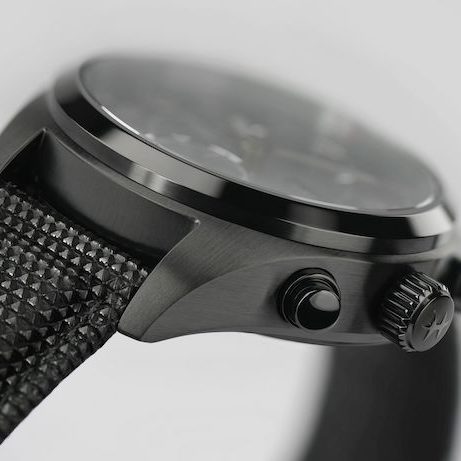 Der Khaki Field Auto Chrono von Hamilton besitzt eine schwarze PVD-Beschichtung. Der Khaki Field Auto Chrono von Hamilton besitzt eine schwarze PVD-Beschichtung.