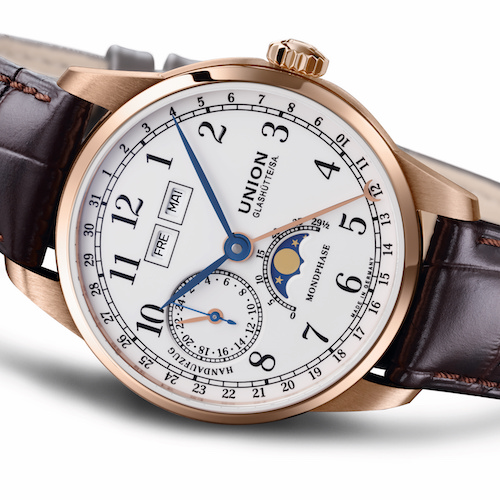 Das Zifferblatt der Union Glashütte 1893 Johannes Dürrstein Mondphase ist aus Emaillelack. Das Zifferblatt der Union Glashütte 1893 Johannes Dürrstein Mondphase ist aus Emaillelack.