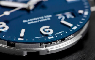 Der Sechs-Uhr-Index einer SeaQ Panoramadatum von Glashütte Original.