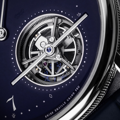 Der Tourbillonkäfig ist aus Titan gefertigt. Der Tourbillonkäfig ist aus Titan gefertigt.