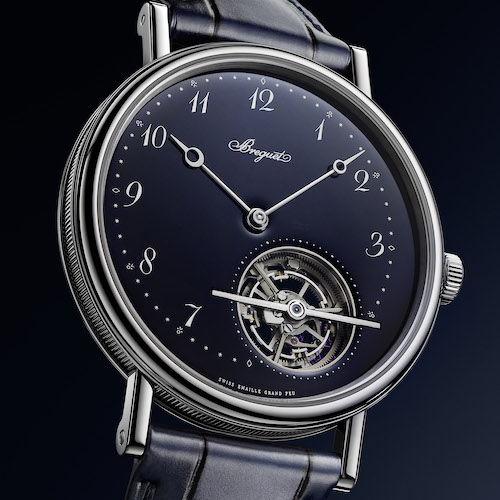 Das Platingehäuse besitzt einen Durchmesser von 41 Millimetern. Das Platingehäuse besitzt einen Durchmesser von 41 Millimetern.