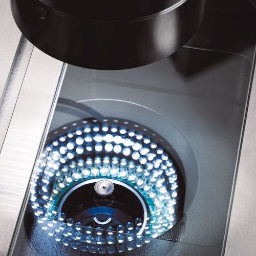 Die Qualitätskontrolle erfolgt unter dem Mikroskop nach jedem Zwischenschritt. Die Qualitätskontrolle erfolgt unter dem Mikroskop nach jedem Zwischenschritt.