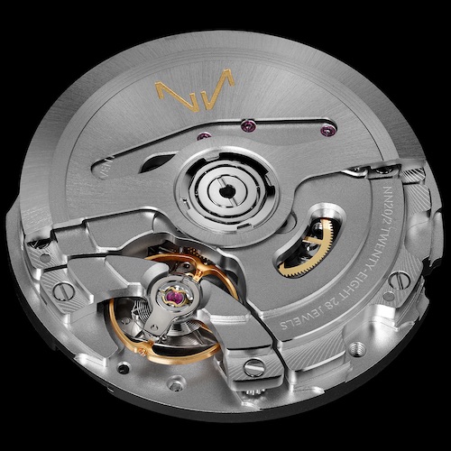 Auch das GMT-Kaliber NN20-2 von Norqain besitzt eine Werkbrücke. Auch das GMT-Kaliber NN20-2 von Norqain besitzt eine Werkbrücke.