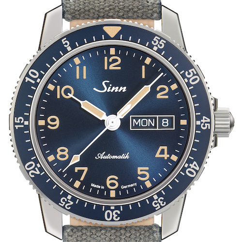 Die Sinn 104 St Sa A B E mit grauem Canvas-Band. Die Sinn 104 St Sa A B E mit grauem Canvas-Band.