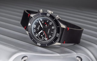 Der Sinn Fliegerchronograph 158 mit perlgestrahltem Edelstahlgehäuse.