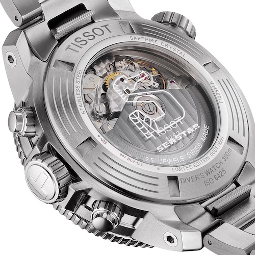 Die Krone und Drücker sind mit einem Flankenschutz versehen. Die Krone und Drücker sind mit einem Flankenschutz versehen.