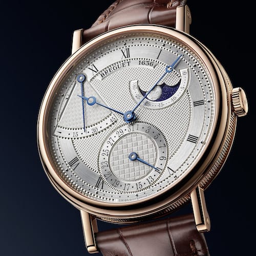 Die Roségoldversion der Classique 7137 besitzt ein silbernes Zifferblatt. Die Roségoldversion der Classique 7137 besitzt ein silbernes Zifferblatt.