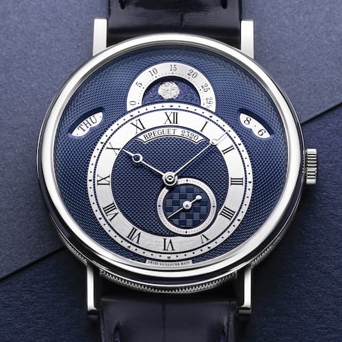 Die Classique 7337 von Breguet mit blauem Zifferblatt. Die Classique 7337 von Breguet mit blauem Zifferblatt.