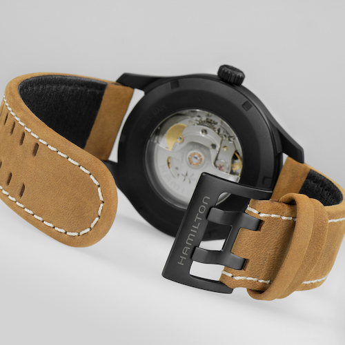 Hamilton-Khaki-Field-Titanium-H70665533-Boden Der Glasboden gibt den Blick frei auf das Automatikwerk H-10.